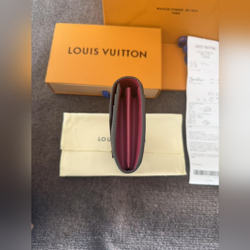 Louis Vuitton Sarah Wallet - Picture 5 of 16